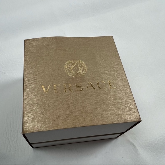 Versace Womens Watch Gold Medusa - Picture 3 of 10
